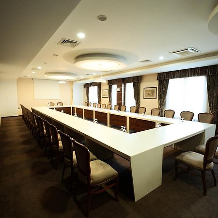 Amazona Hotel Pristina Extérieur photo