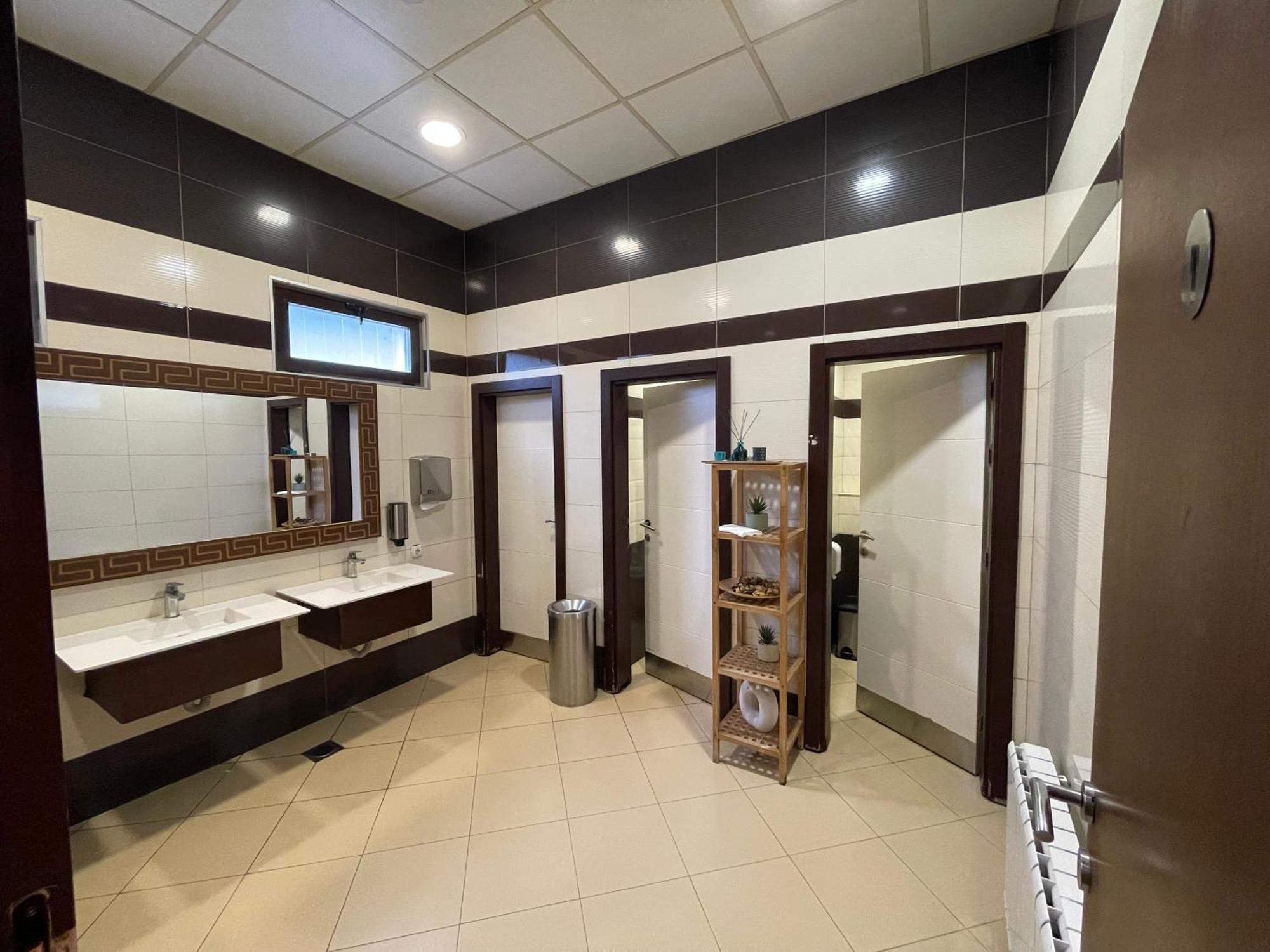 Amazona Hotel Pristina Extérieur photo