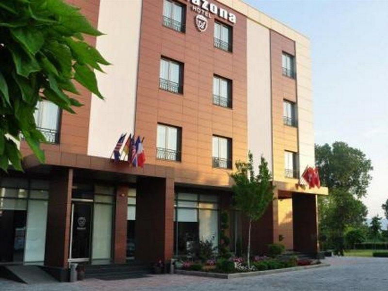 Amazona Hotel Pristina Extérieur photo