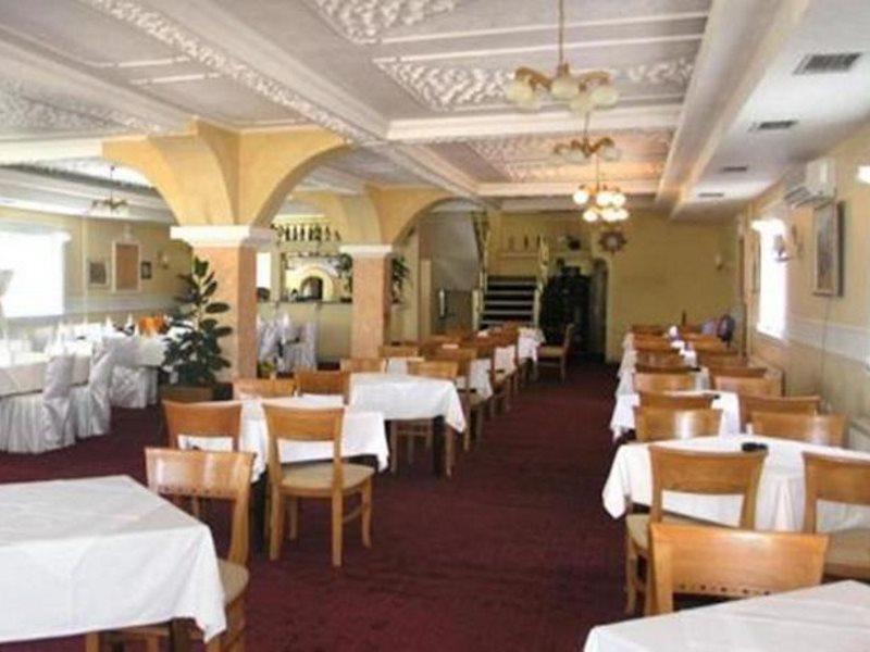 Amazona Hotel Pristina Extérieur photo