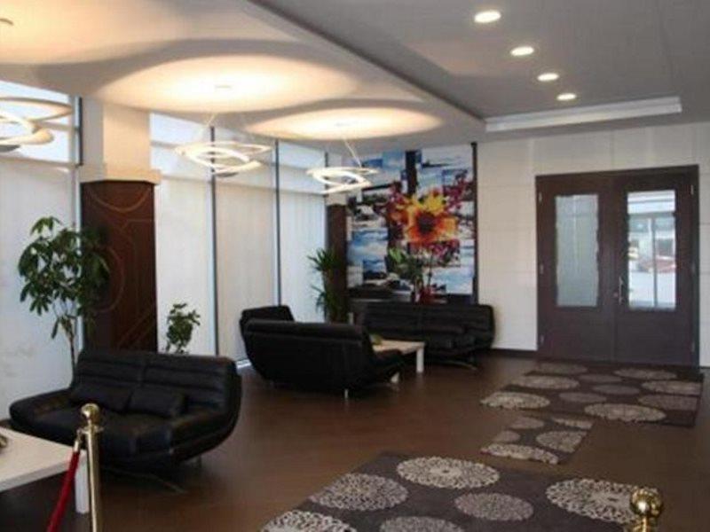 Amazona Hotel Pristina Extérieur photo