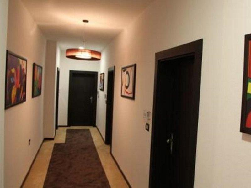 Amazona Hotel Pristina Extérieur photo