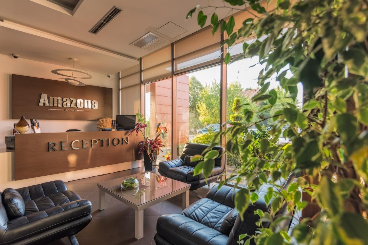 Amazona Hotel Pristina Extérieur photo