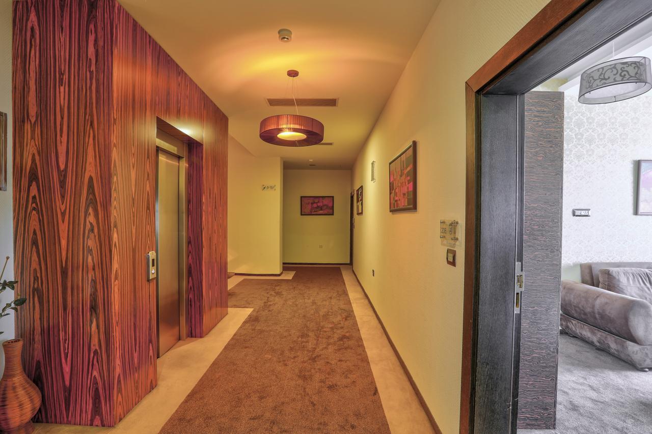 Amazona Hotel Pristina Extérieur photo