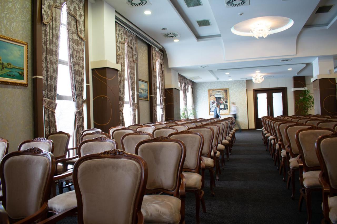Amazona Hotel Pristina Extérieur photo